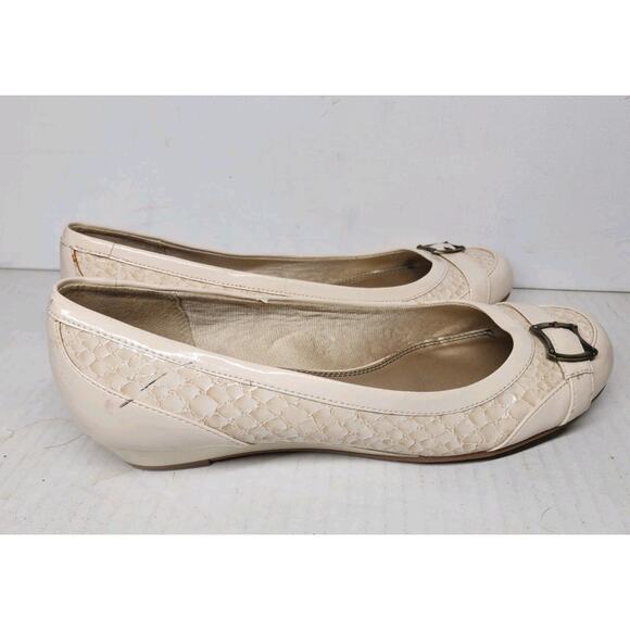 Lifestride Women’s 9M Slip Ons Cream Snake Skin Texture W/ Buckle Low Wedge Heel - Picture 8 of 14